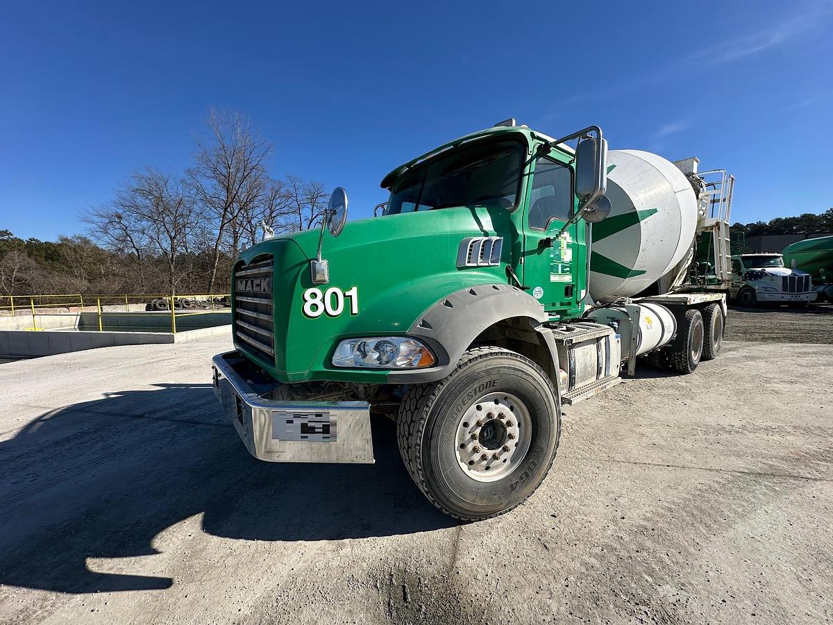 Used 2019 MACK GR64B