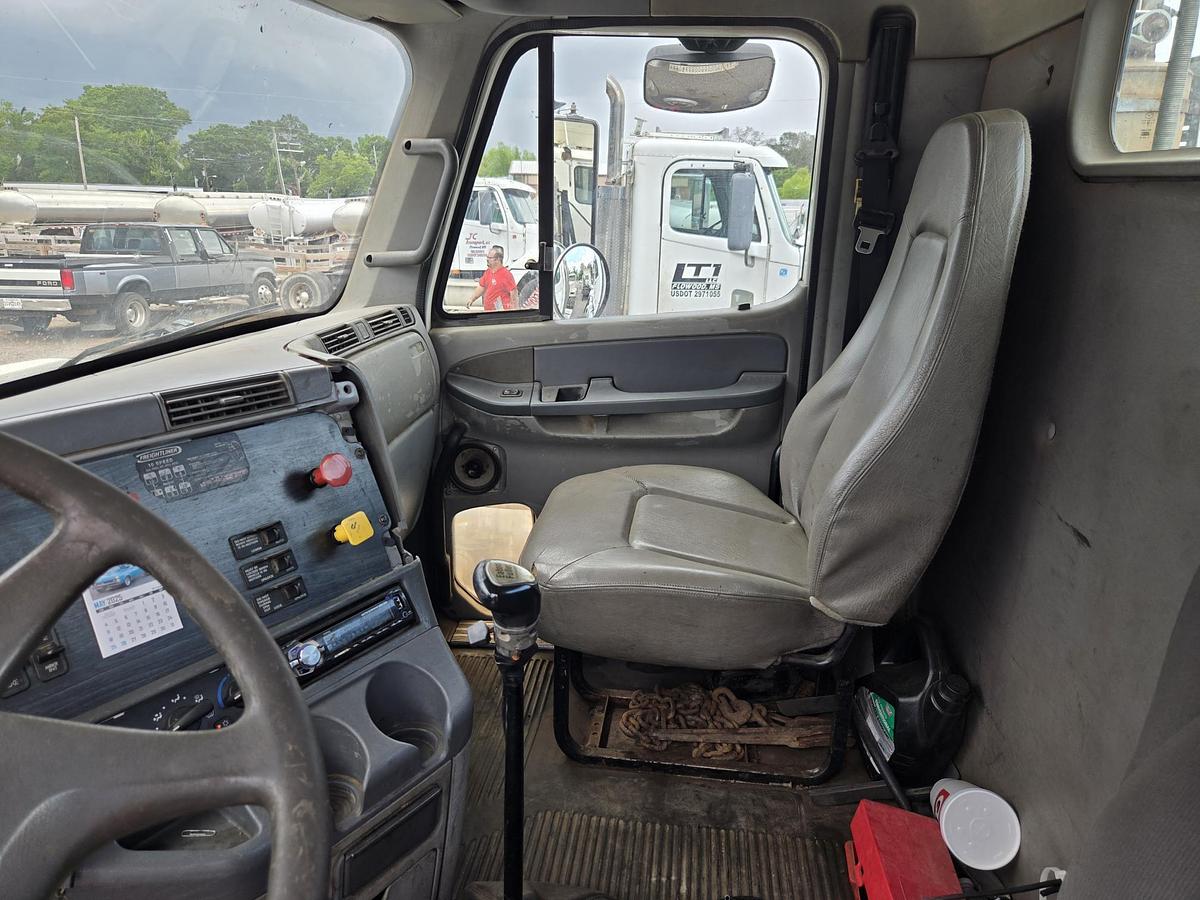 Used 2005 FREIGHTLINER Columbia