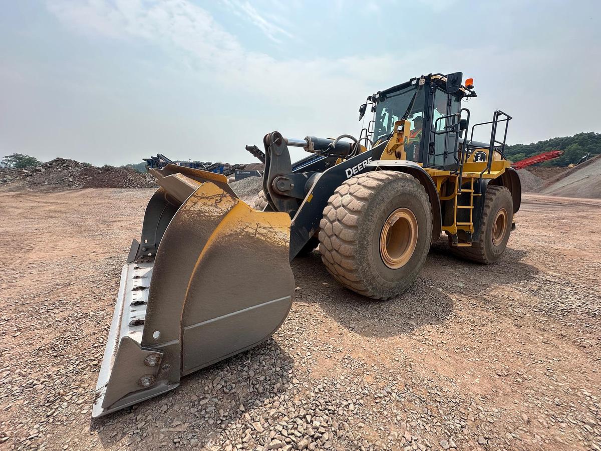 Used 2023 DEERE 744P