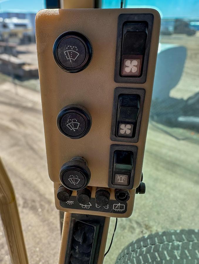 Used 2000 CATERPILLAR 143H