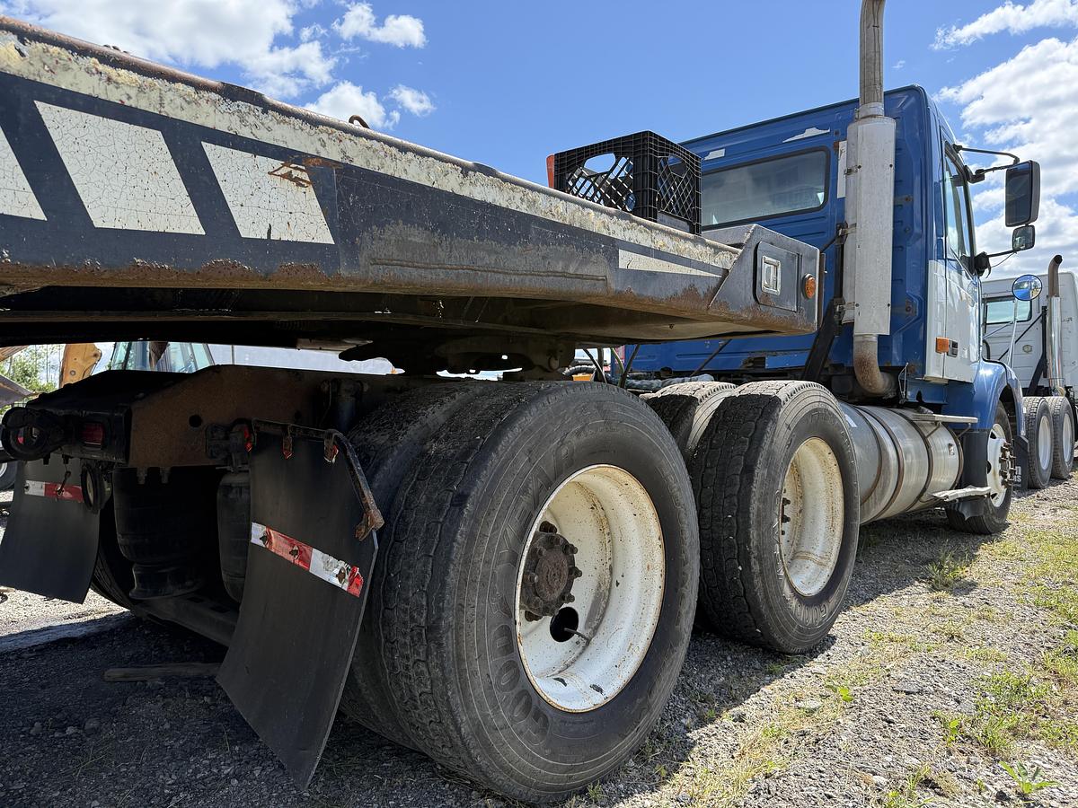Used 2007 VOLVO VNM64T200