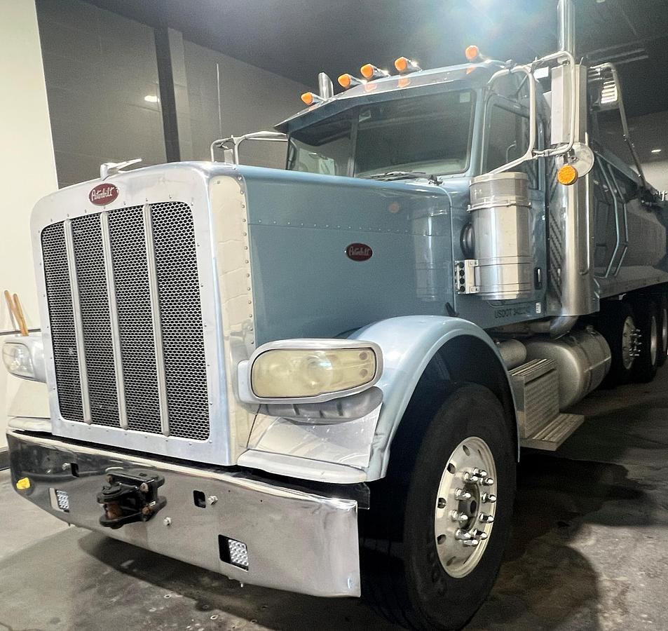 Used 2012 PETERBILT 388 Dump truck