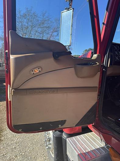 Used 2006 MACK Granite CV713