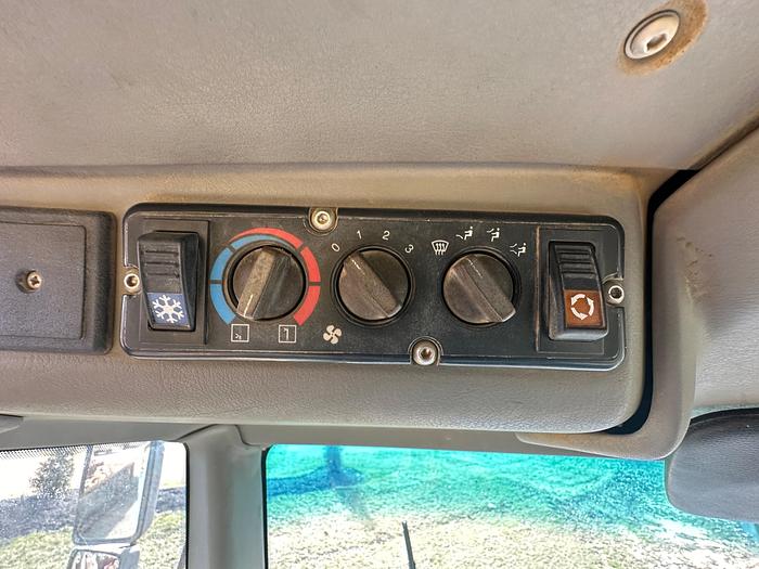 Used 2006 DEERE 300D