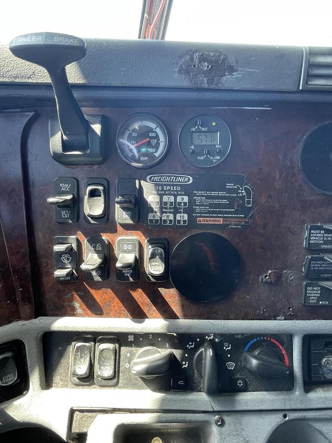 Used 2007 FREIGHTLINER Columbia