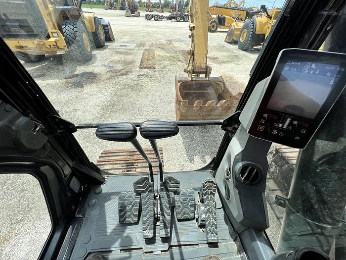 Used 2018 CATERPILLAR 323