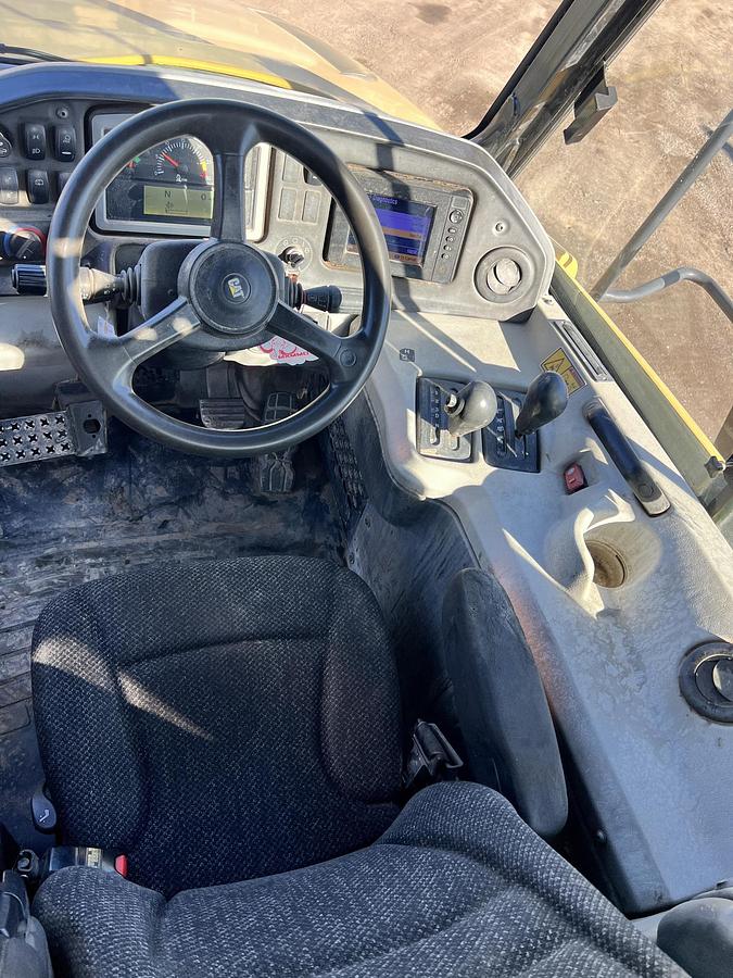 Used 2015 CATERPILLAR 740B