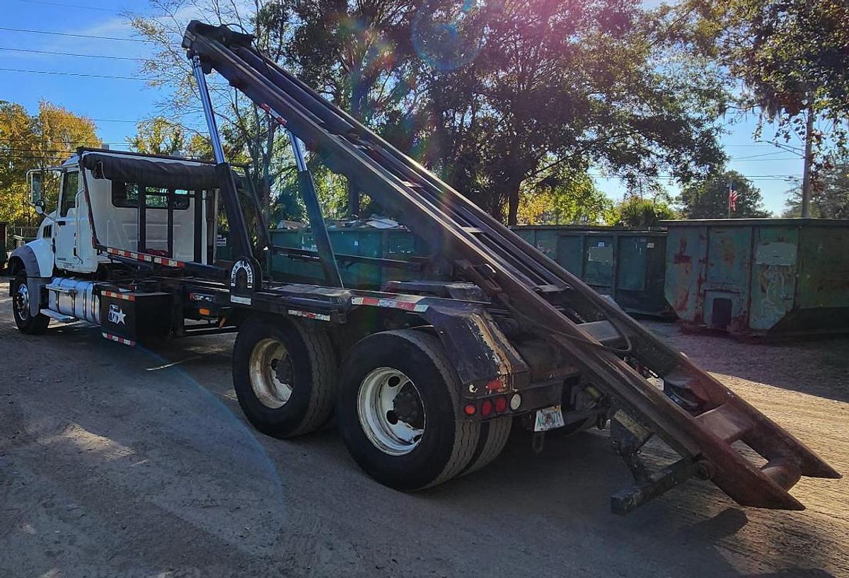 Used 2016 MACK GU713 Granite