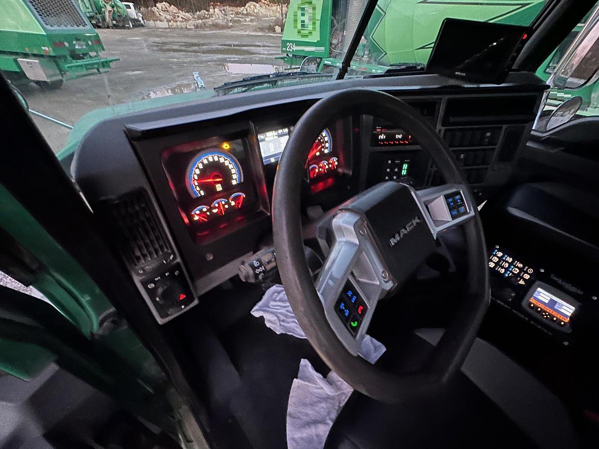 Used 2019 MACK GR64B Rear Mixer