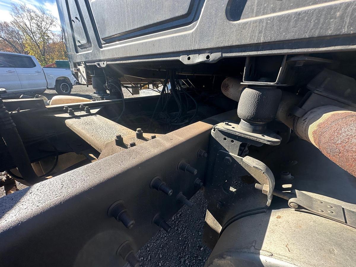 Used 2006 MACK Granite CV713