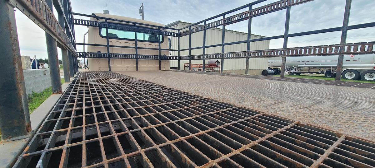 Used 2006 FREIGHTLINER M2 106