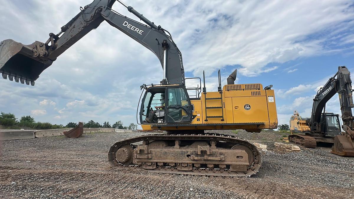 Used 2023 DEERE 670P