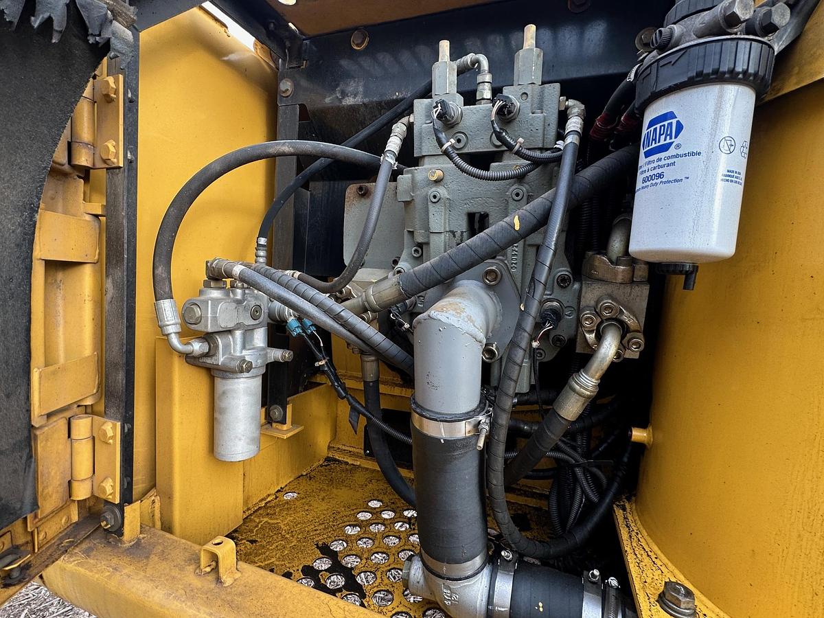 Used 2005 DEERE 160C LC