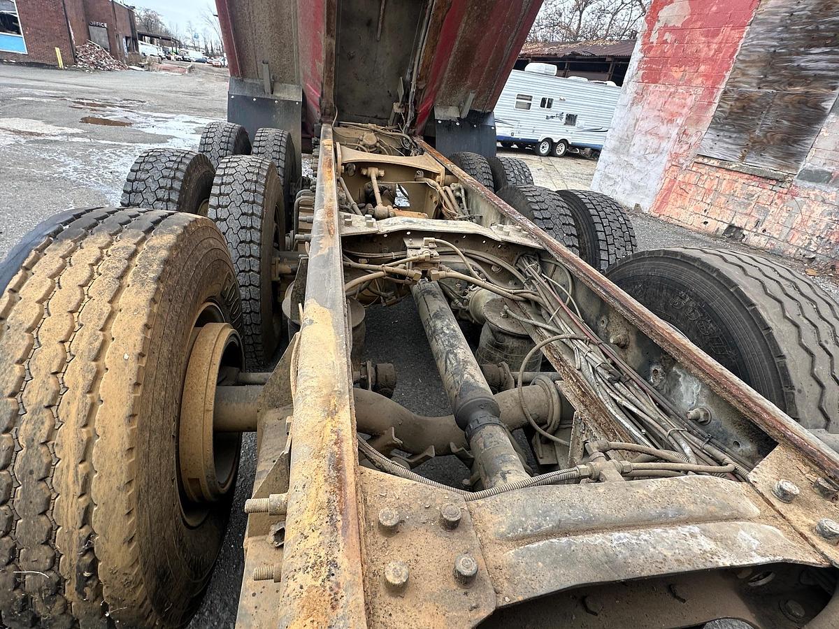 Used 2005 MACK Granite CV713