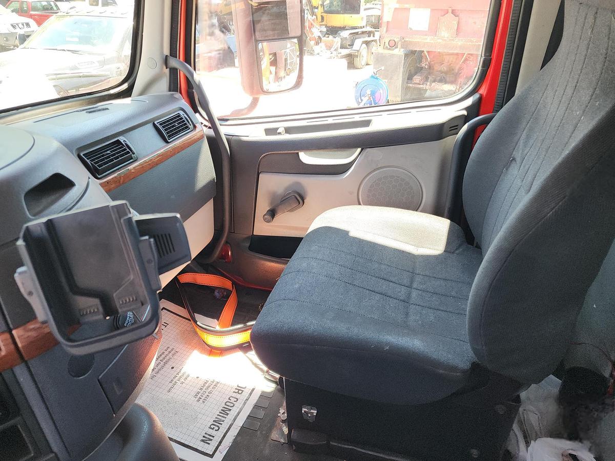 Used 2008 VOLVO VNM D13 4x2