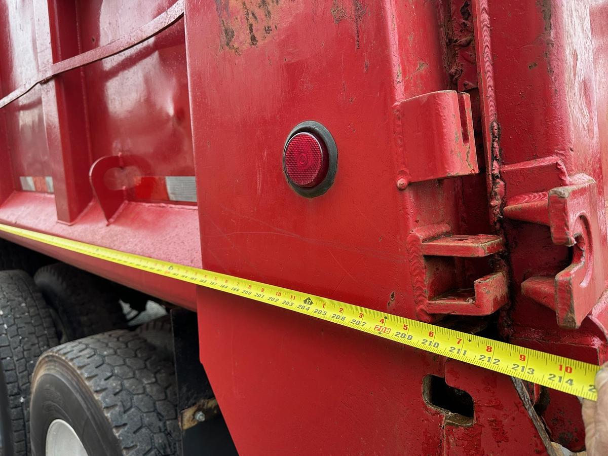 Used 2005 MACK Granite CV713