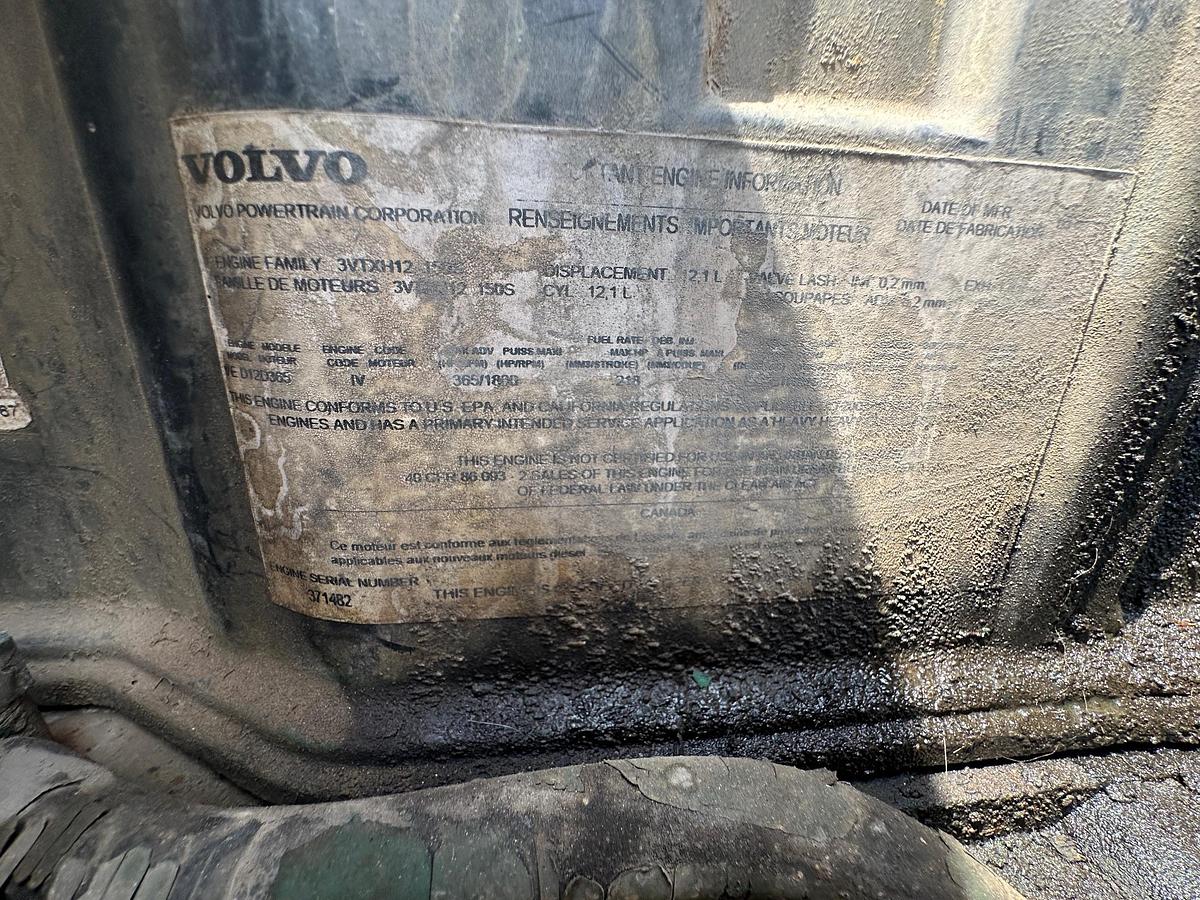 Used 2004 VOLVO Rear Discharge Mixer