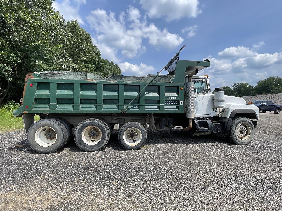 Used 2001 MACK RD 690S Tri Axle