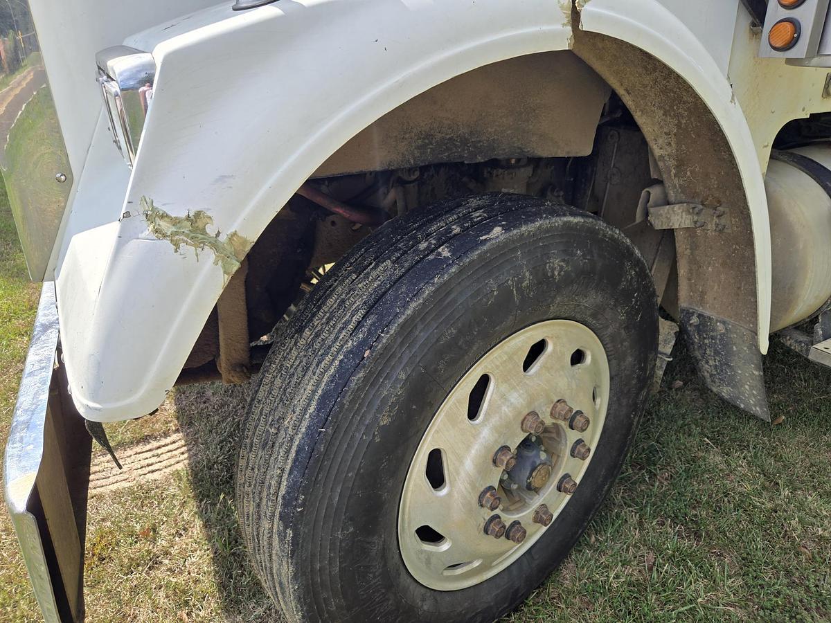 Used 2005 FREIGHTLINER FLD 120