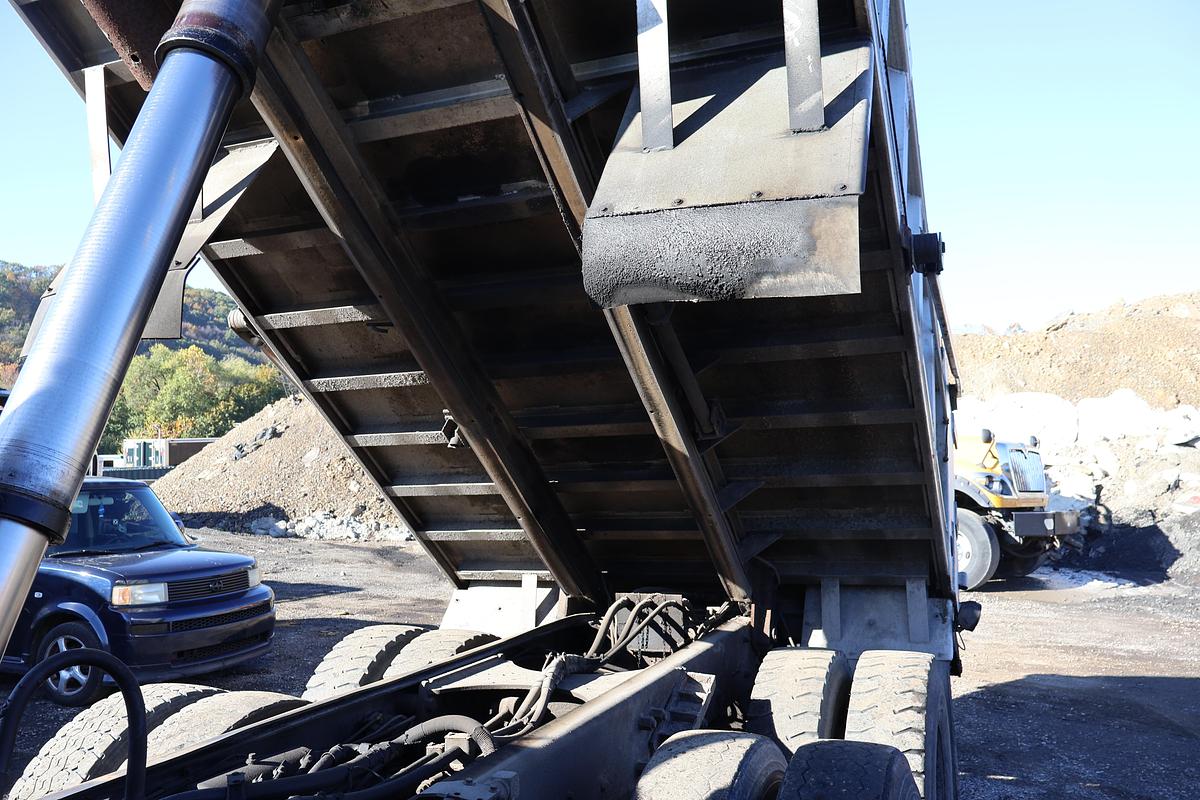 Used 1996 MACK RD690S