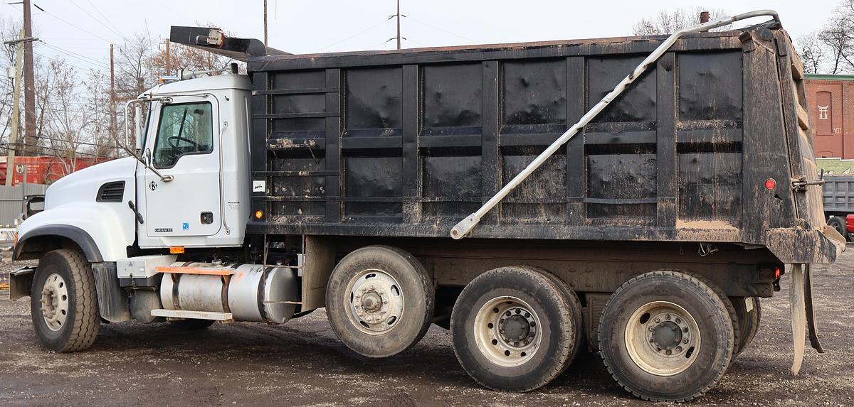 Used 2007 MACK Granite CV713