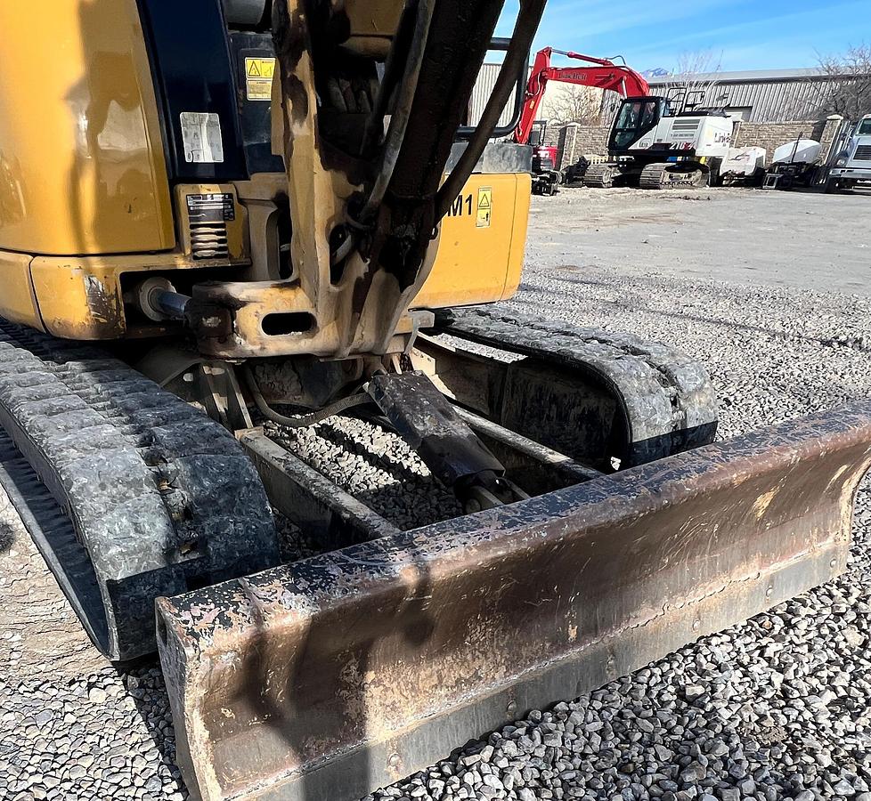 Used 2004 CATERPILLAR 305Cr