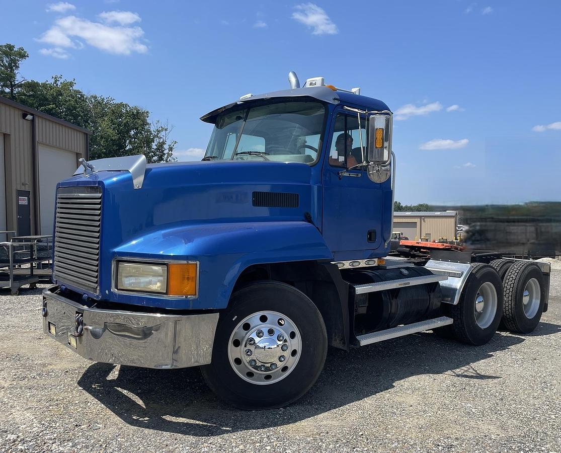 Used 2006 MACK CL733