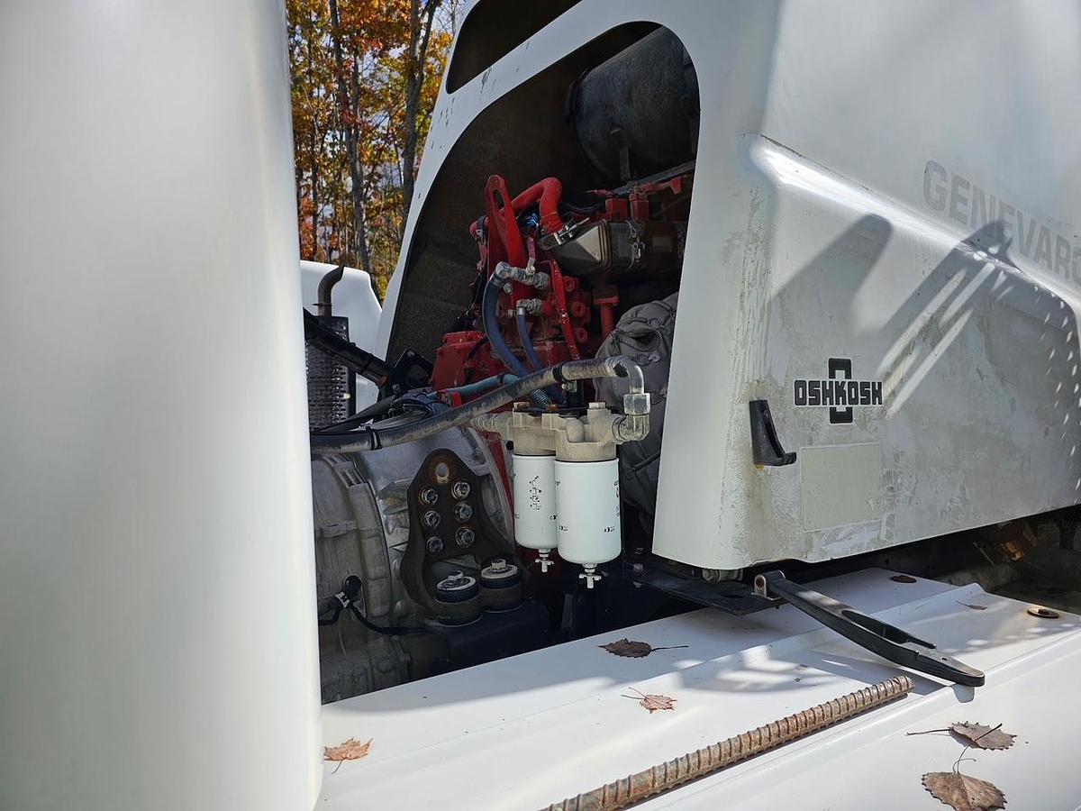 Used 2015 OSHKOSH S-2146 Front Discharge