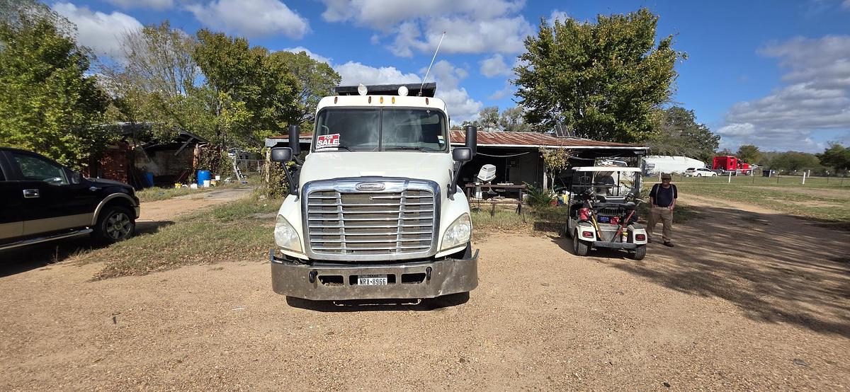 Used 2012 FREIGHTLINER Cascadia