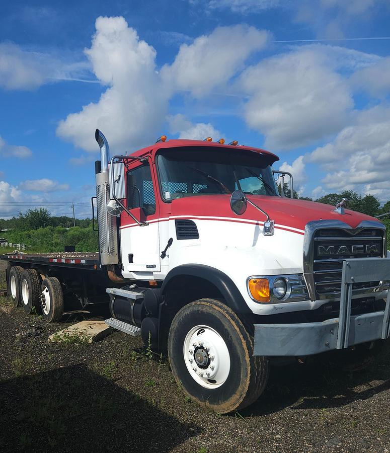 Used 2005 MACK  Granite CV713