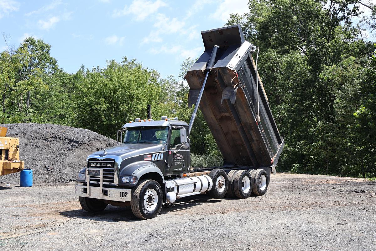 Used 2009 MACK Granite GU713