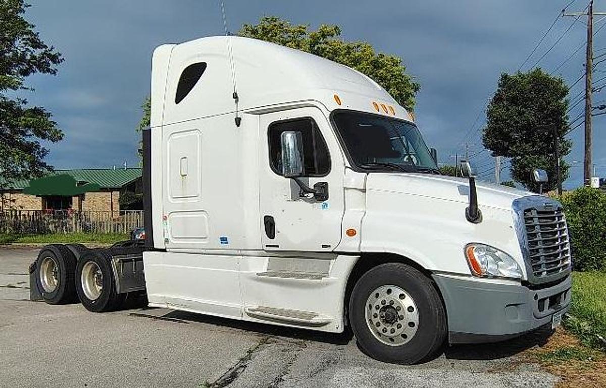 Used 2012 FREIGHTLINER Cascadia