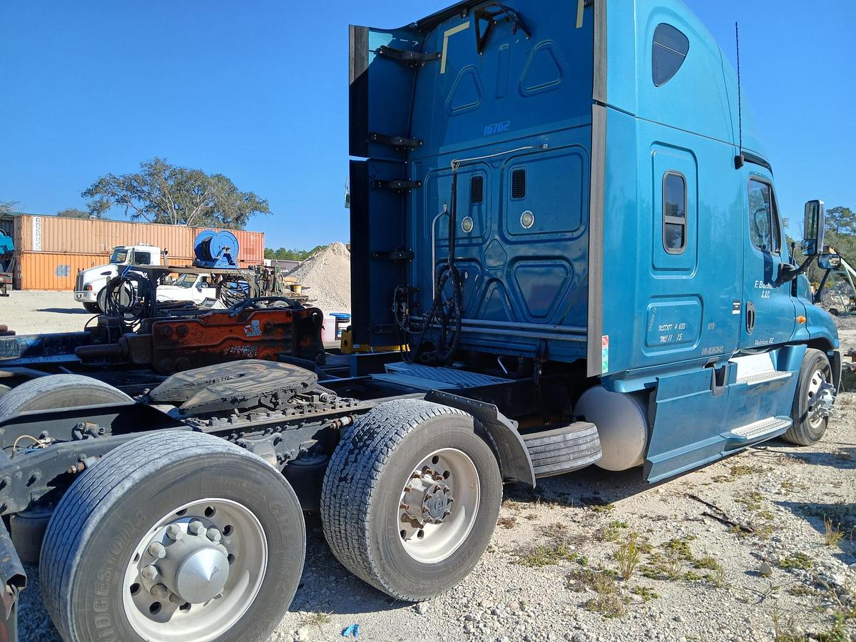 Used 2012 FREIGHTLINER Columbia