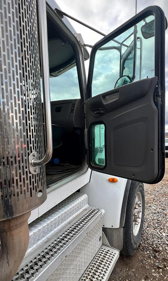 Used 2016 PETERBILT 348