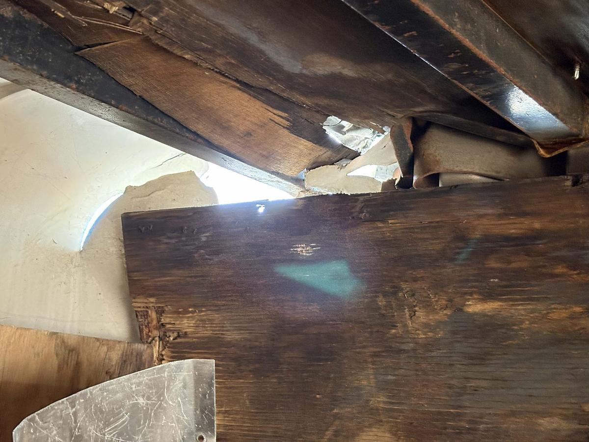 Used 2010 UNITED Expressline Enclosed Trailer