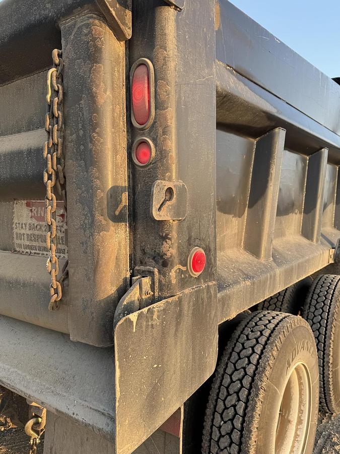 Used 2004 FREIGHTLINER FL112