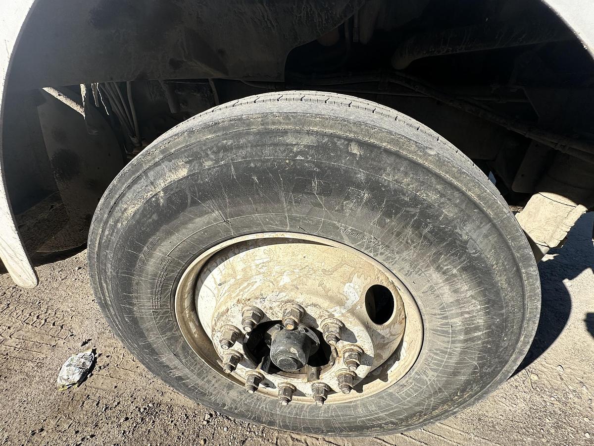 Used 2000 STERLING AT9513