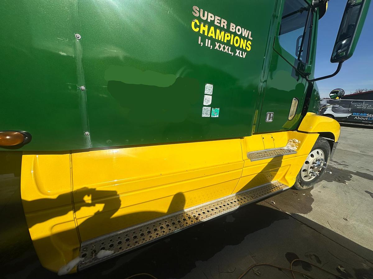 Used 2006 FREIGHTLINER Cascadia