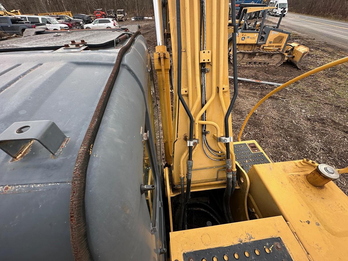 Used 2005 DEERE 160C LC