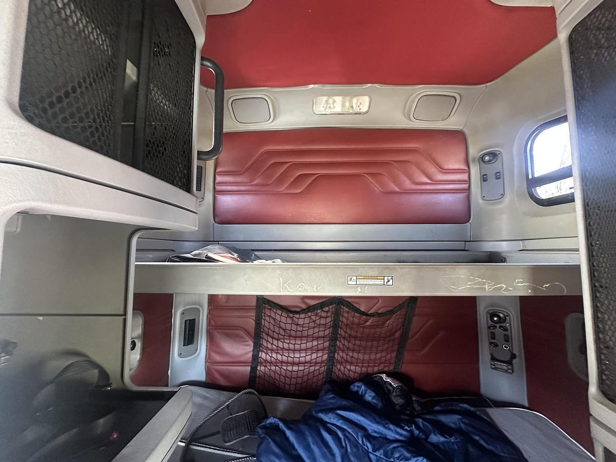 Used 2006 FREIGHTLINER Cascadia