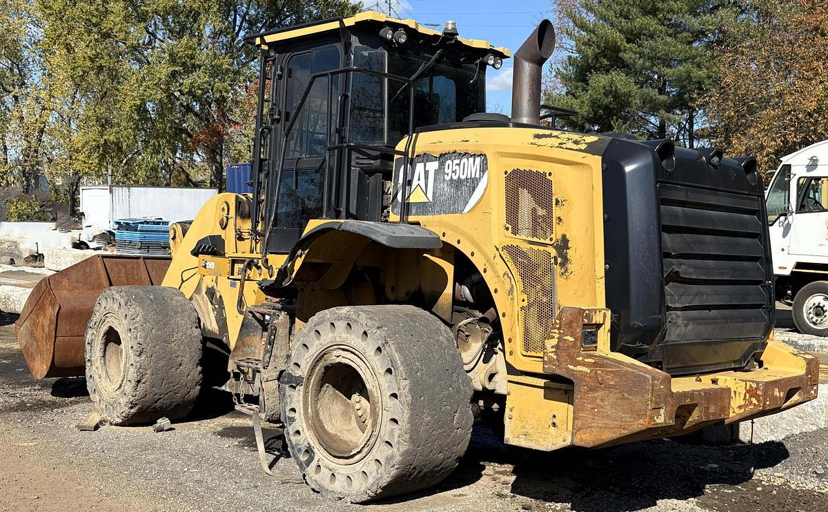 Used 2014 CATERPILLAR 950M