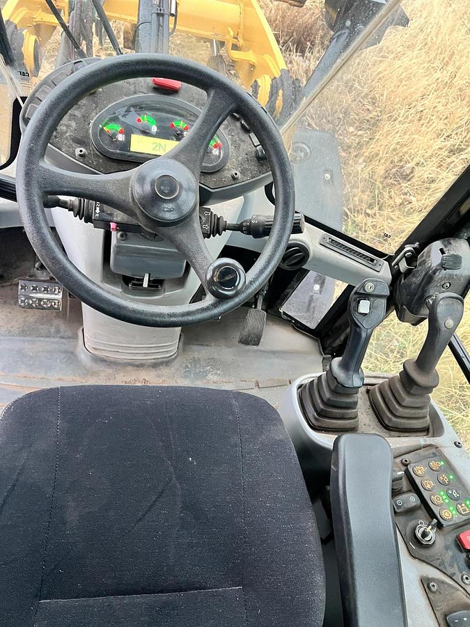 Used 2016 CATERPILLAR 907M