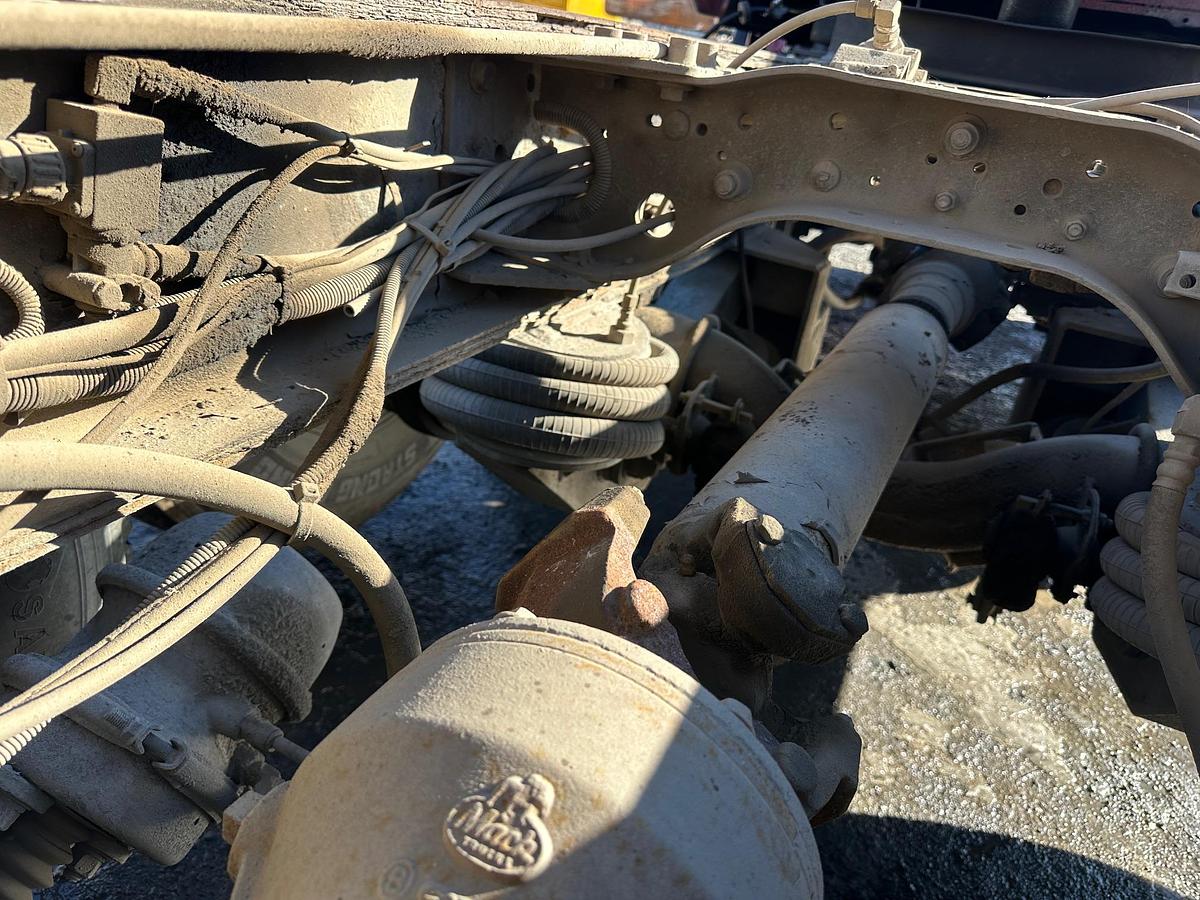 Used 2005 MACK CV713