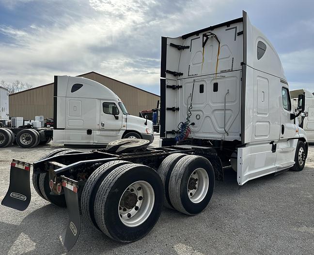 Used 2017 FREIGHTLINER Cascadia 125