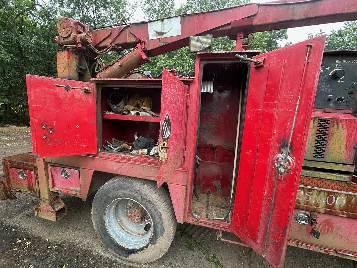 Used 2001 INTERNATIONAL 4700 Service Truck