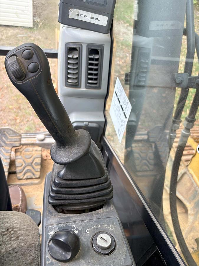 Used 2013 CATERPILLAR 321D LCR