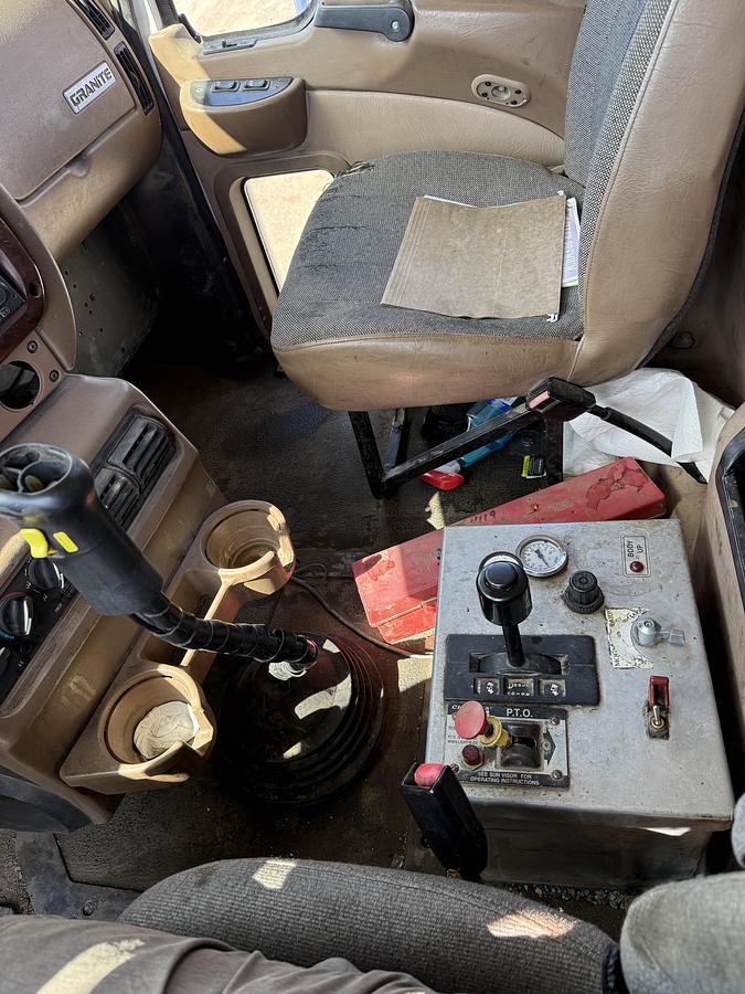 Used 2005 MACK CV713