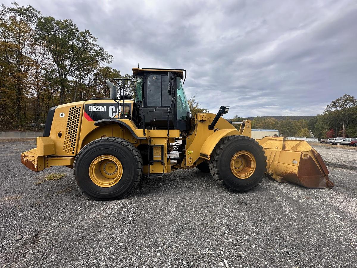 Used 2015 CATERPILLAR 962M