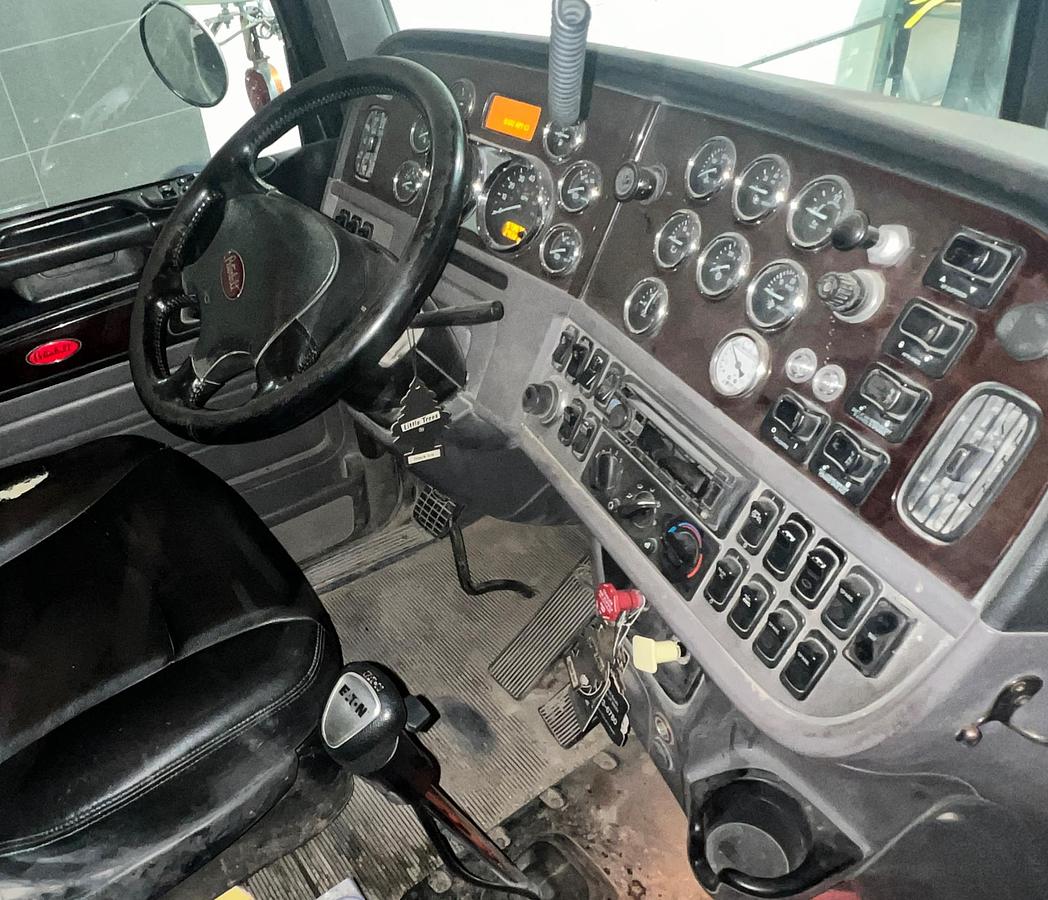 Used 2012 PETERBILT 388 Dump truck