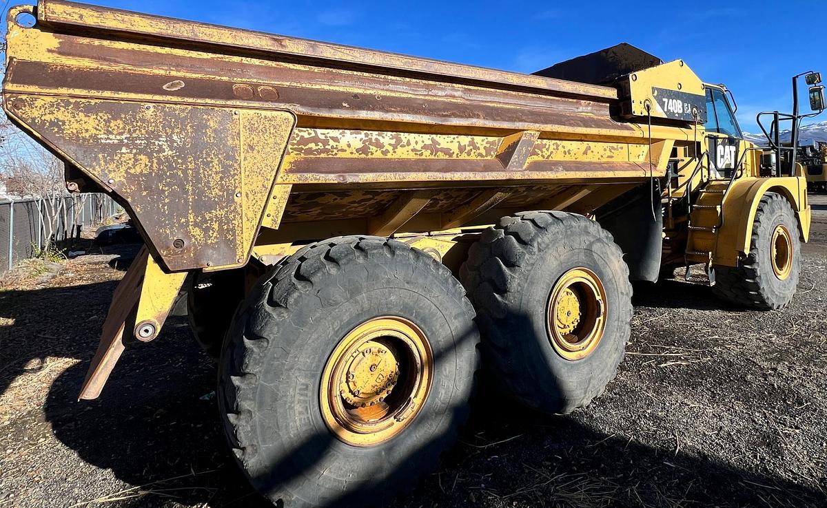 Used 2011 CATERPILLAR 740B Ej